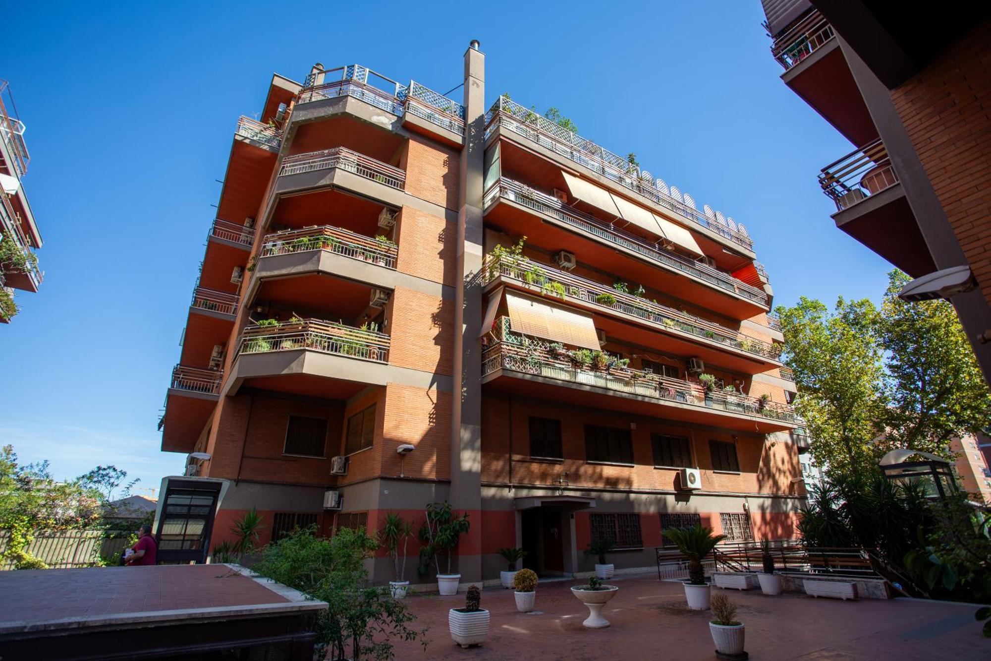 Stanza Comoda E Silenziosa Con Bagno Privato E Area Lavoro E Relax Rome Luaran gambar