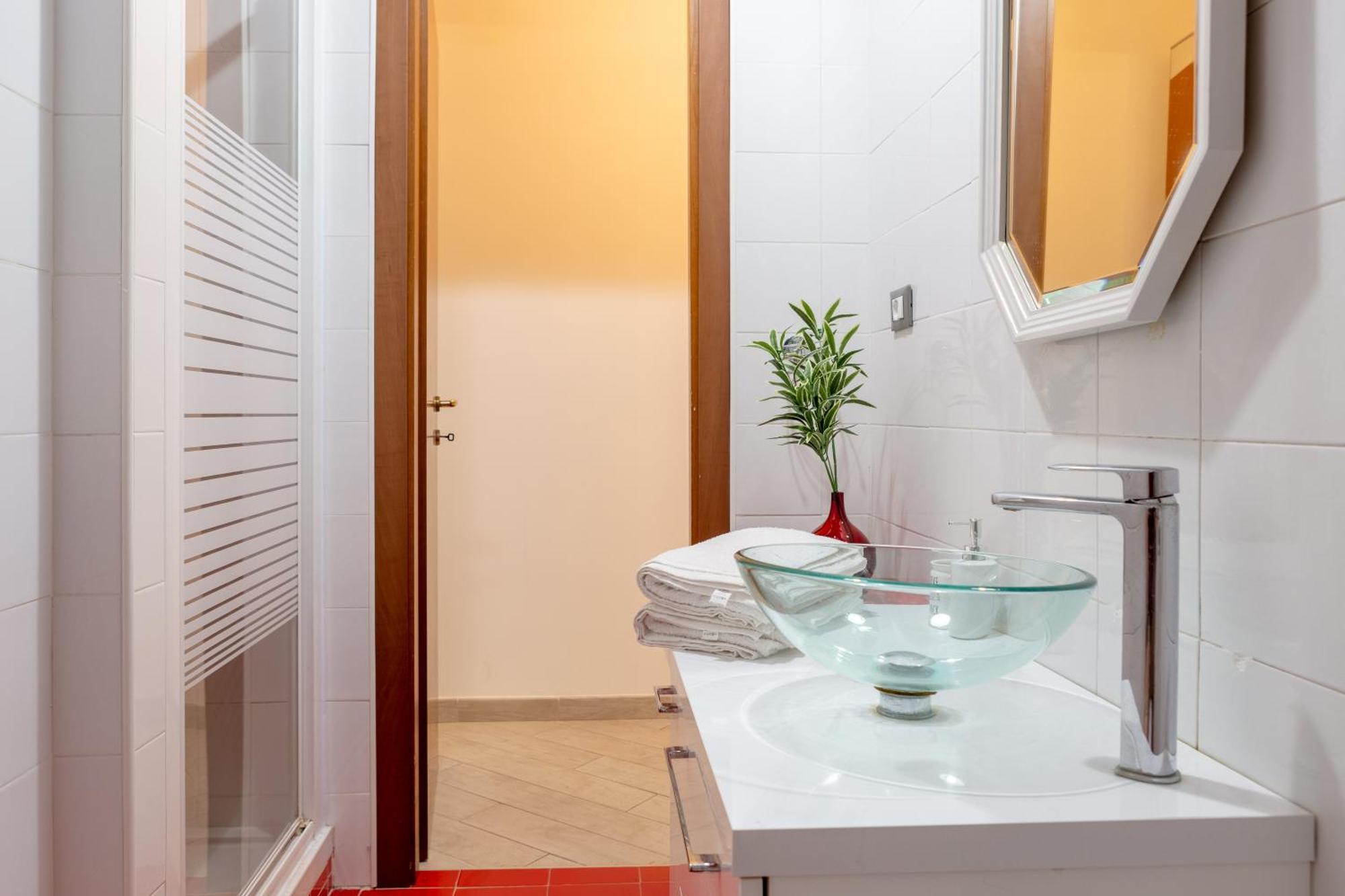Stanza Comoda E Silenziosa Con Bagno Privato E Area Lavoro E Relax Rome Luaran gambar