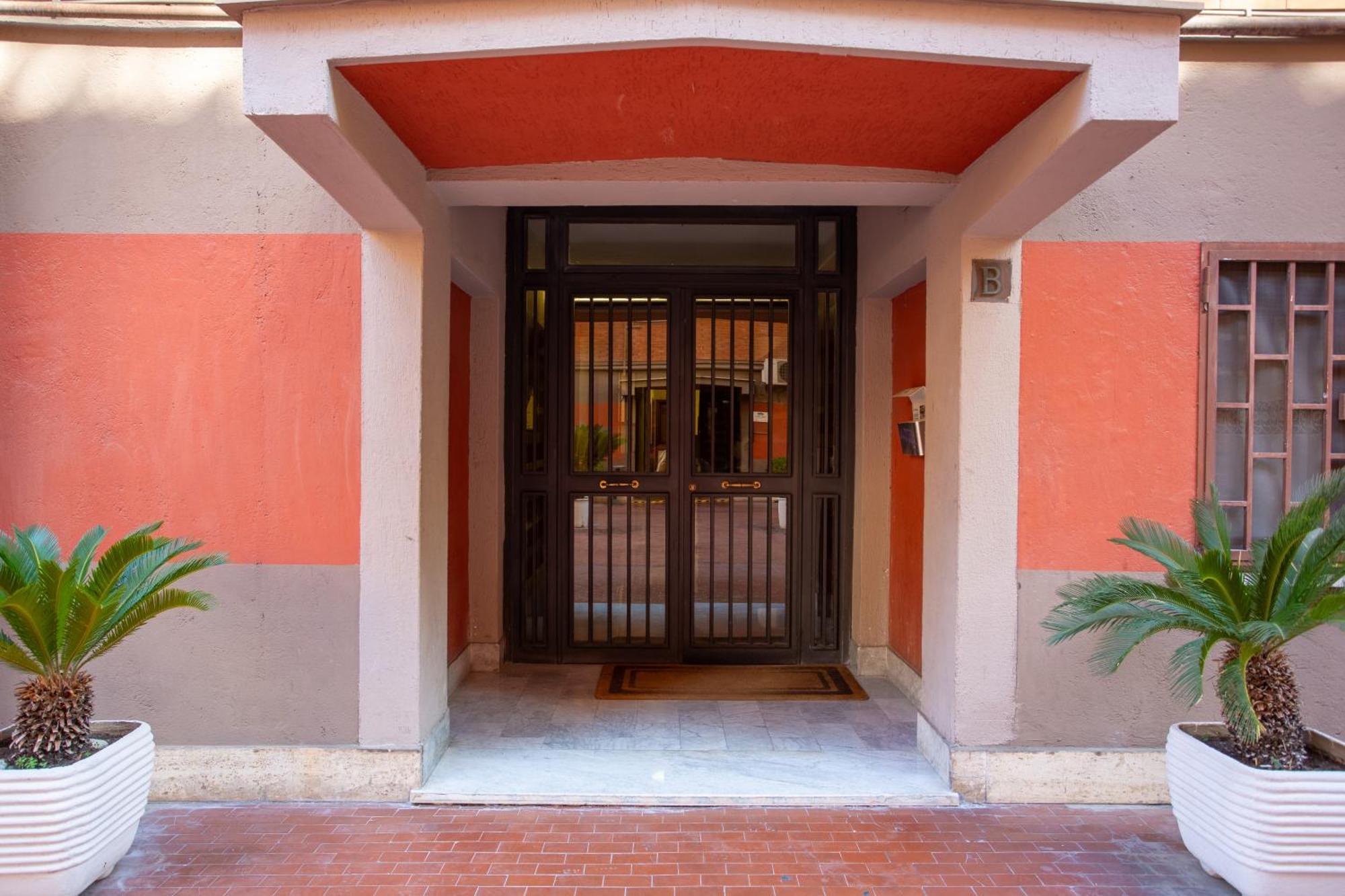 Stanza Comoda E Silenziosa Con Bagno Privato E Area Lavoro E Relax Rome Luaran gambar